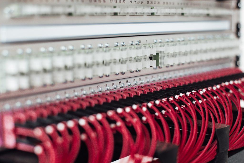 Cable vs. Fiber Internet: Which is Best For Your Small Business in 2021 1 Cable vs. fiber internet: which is best for your business in 2021